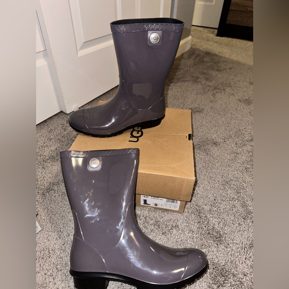 Ugg Rain Boots - Picture 2 of 3